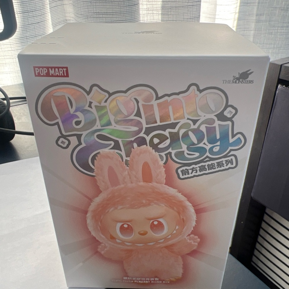 Pop Mart Big Into Energy new in box